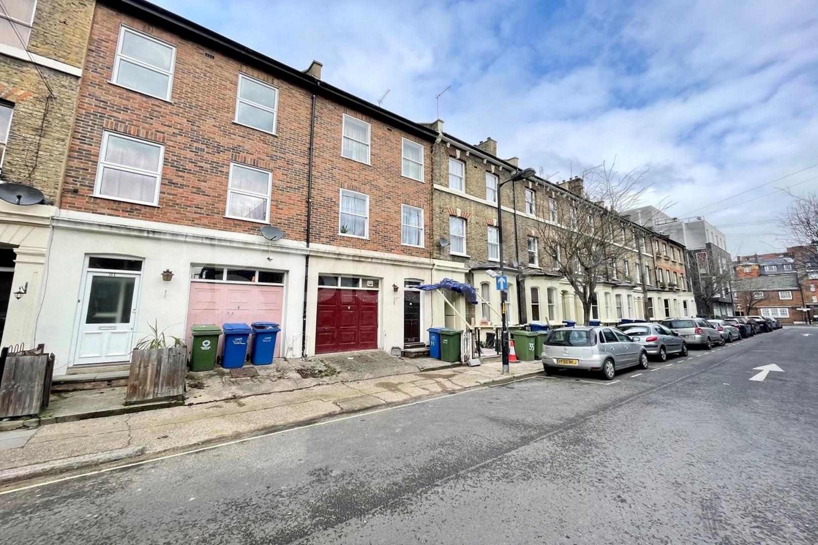 Offering 1235 Sq.Ft.of living space with charming garden & extra study room Charleston street , Elephant and Castle